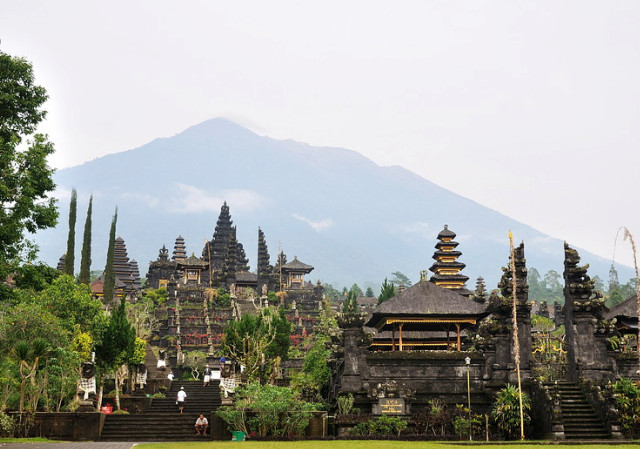 5 храмов Бали, храм на воде бали, храм улувату, бали чудеса света, тысяча храмов