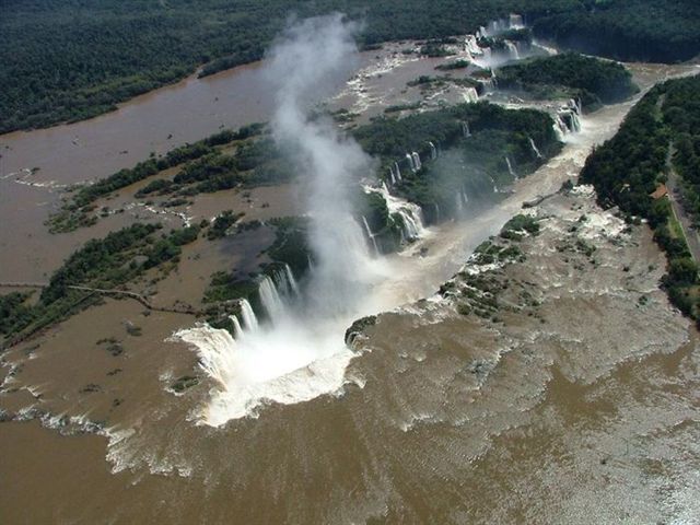Водопад, Игуасу, воды, самый, Дьявола, реки, водопада, большой, реке, километров, превращается, уступает, Бразилии, Река, несколько, Парана, поскольку, достигает